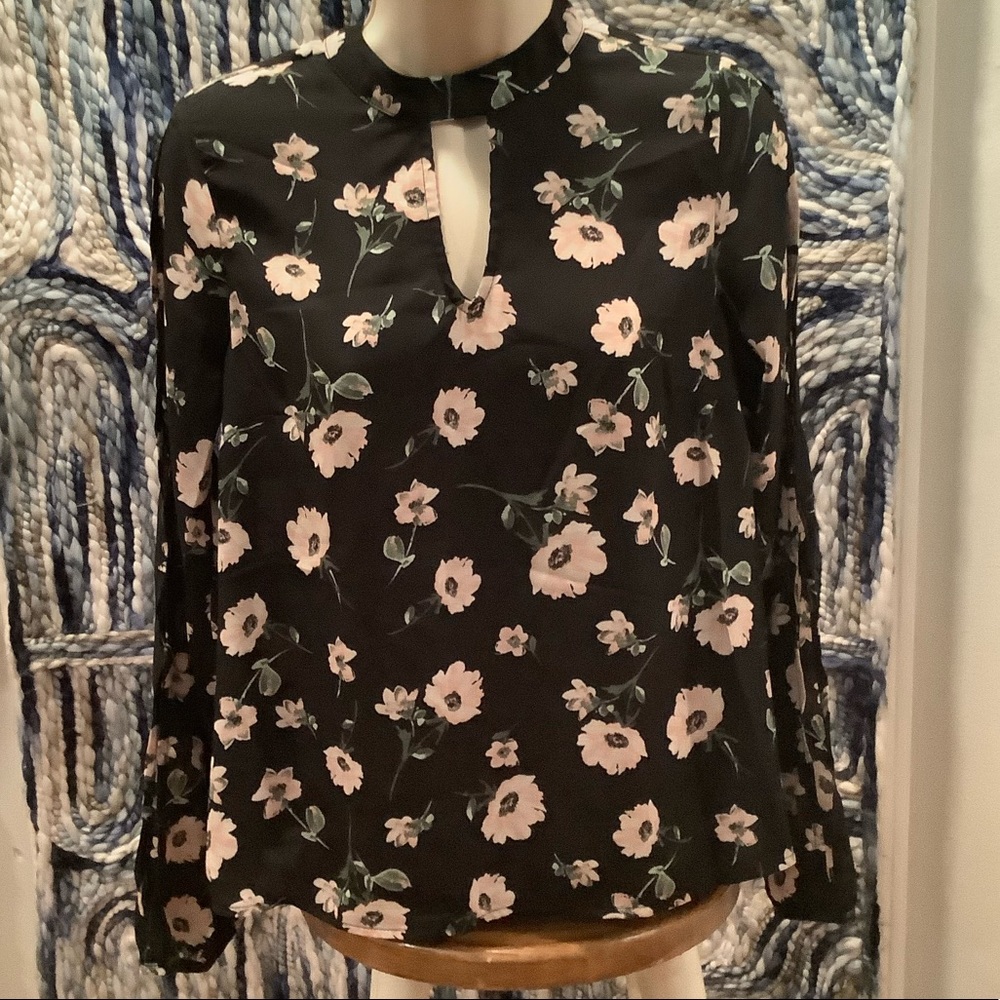 Black Floral Keyhole Neckline Cut out blouse